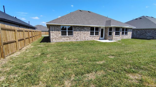 9 Keystone Court, Angleton, TX 77515