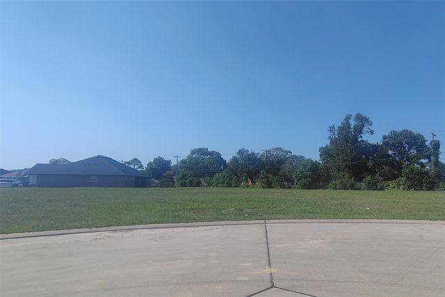 9 Keystone Court, Angleton, TX 77515