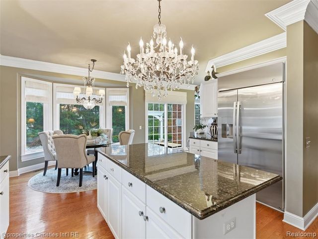 390 E Square Lake Road, Troy, MI 48085