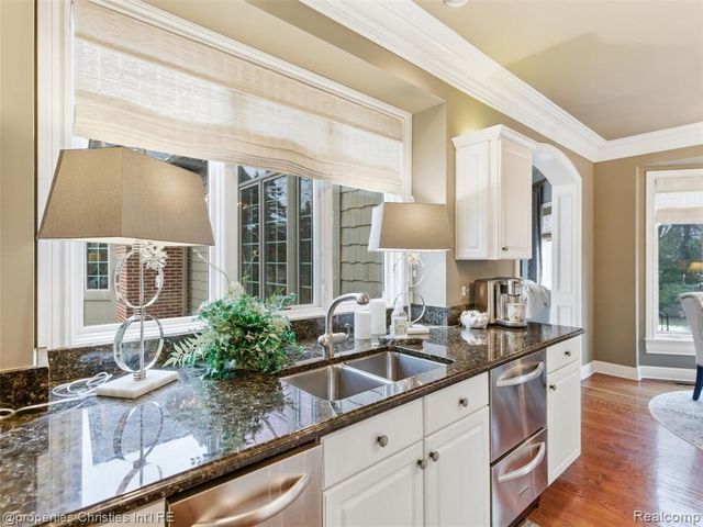 390 E Square Lake Road, Troy, MI 48085