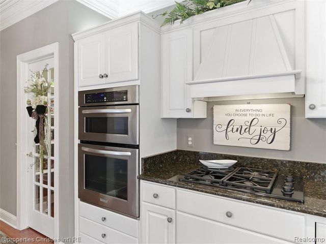 390 E Square Lake Road, Troy, MI 48085