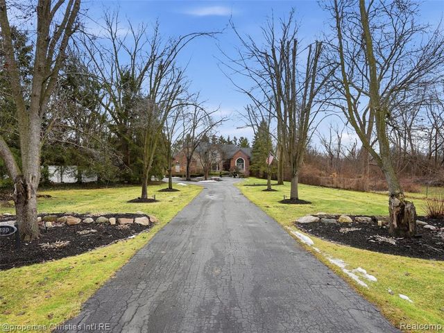 390 E Square Lake Road, Troy, MI 48085