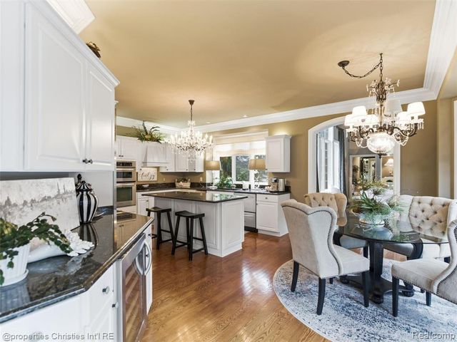 390 E Square Lake Road, Troy, MI 48085