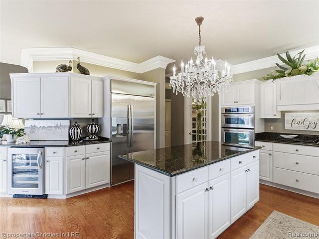 390 E Square Lake Road, Troy, MI 48085