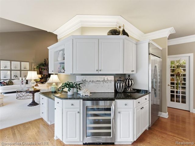 390 E Square Lake Road, Troy, MI 48085