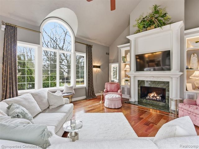 390 E Square Lake Road, Troy, MI 48085