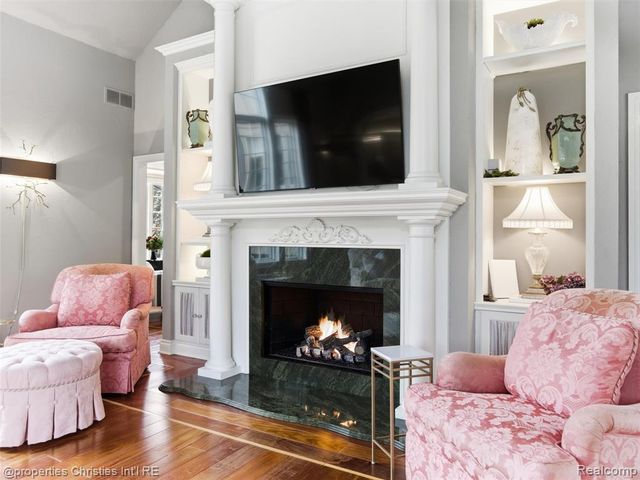 390 E Square Lake Road, Troy, MI 48085