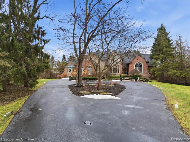 390 E Square Lake Road, Troy, MI 48085