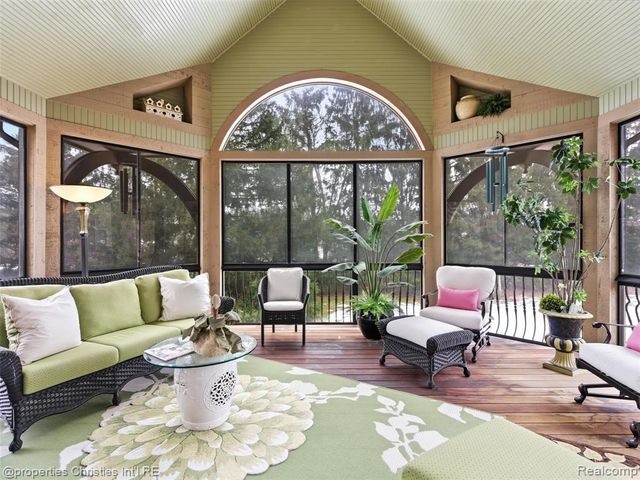 390 E Square Lake Road, Troy, MI 48085