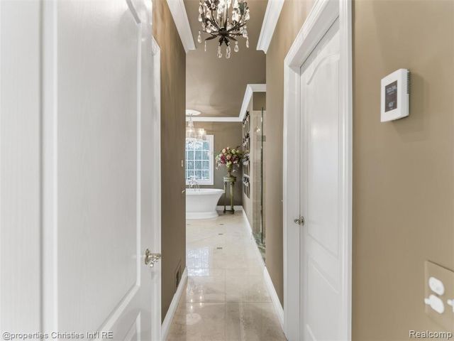 390 E Square Lake Road, Troy, MI 48085