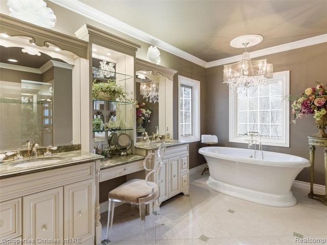 390 E Square Lake Road, Troy, MI 48085