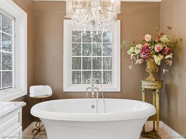 390 E Square Lake Road, Troy, MI 48085