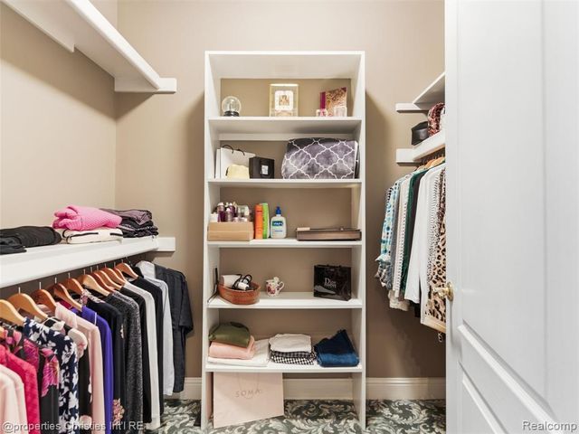 390 E Square Lake Road, Troy, MI 48085