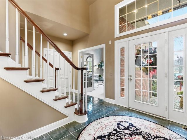 390 E Square Lake Road, Troy, MI 48085