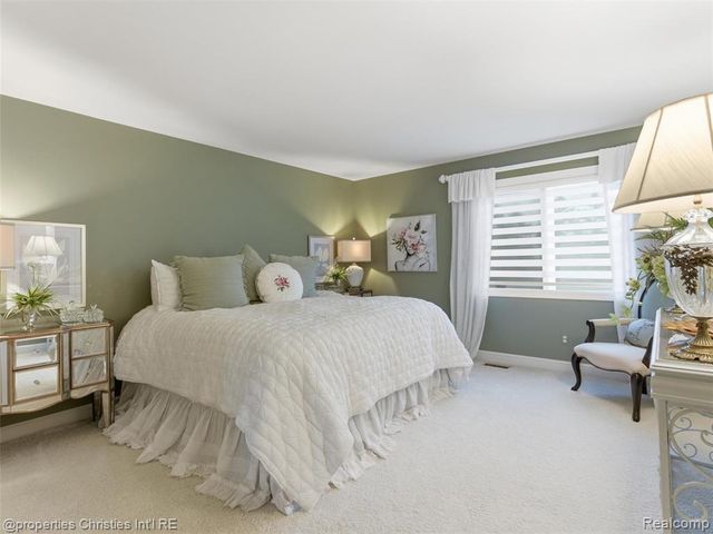 390 E Square Lake Road, Troy, MI 48085