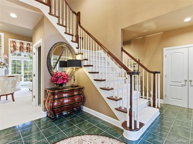 390 E Square Lake Road, Troy, MI 48085