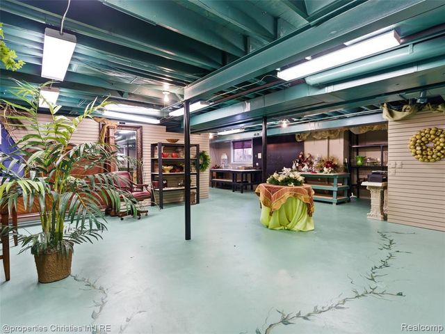 390 E Square Lake Road, Troy, MI 48085