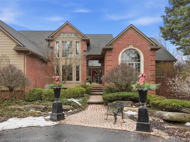 390 E Square Lake Road, Troy, MI 48085