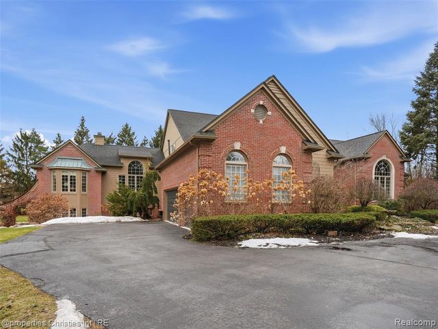 390 E Square Lake Road, Troy, MI 48085