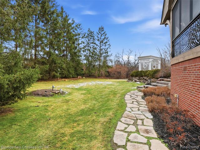 390 E Square Lake Road, Troy, MI 48085