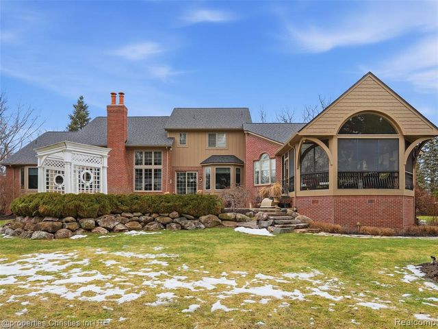 390 E Square Lake Road, Troy, MI 48085