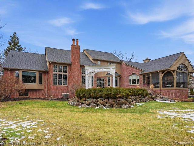 390 E Square Lake Road, Troy, MI 48085