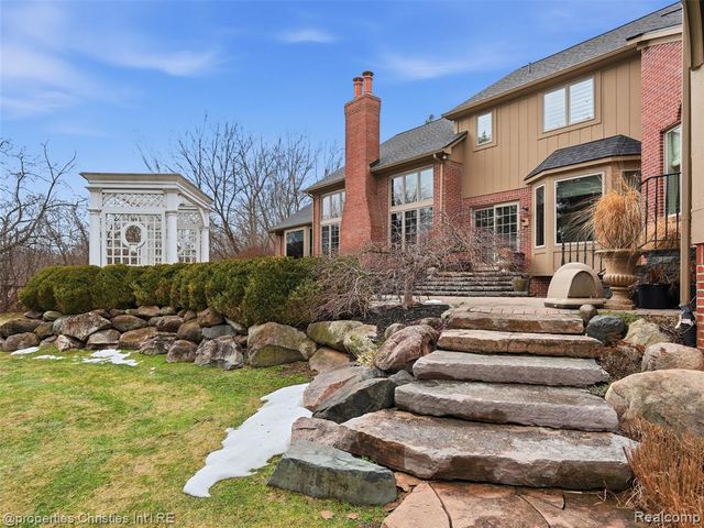 390 E Square Lake Road, Troy, MI 48085