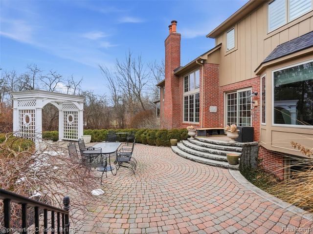 390 E Square Lake Road, Troy, MI 48085