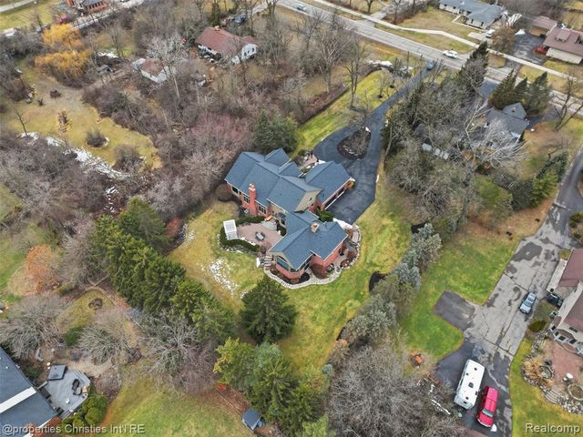 390 E Square Lake Road, Troy, MI 48085