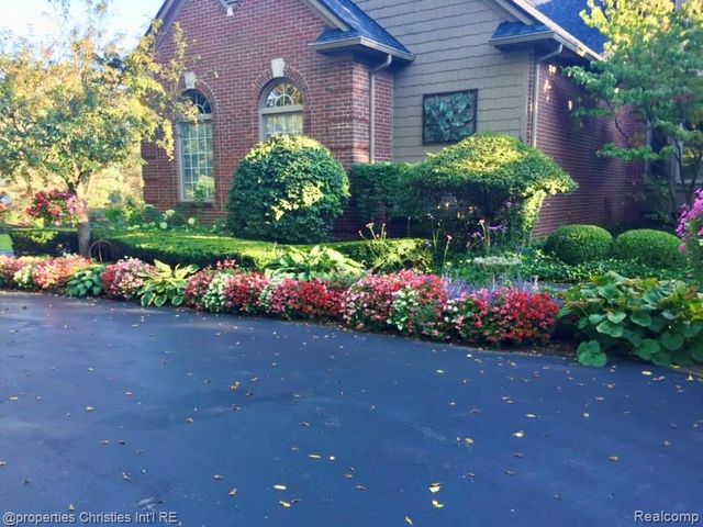 390 E Square Lake Road, Troy, MI 48085