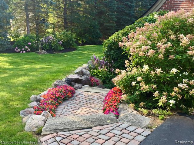 390 E Square Lake Road, Troy, MI 48085