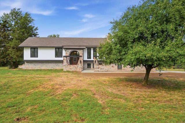11 Pony Meadows Dr, Wichita, KS 67232