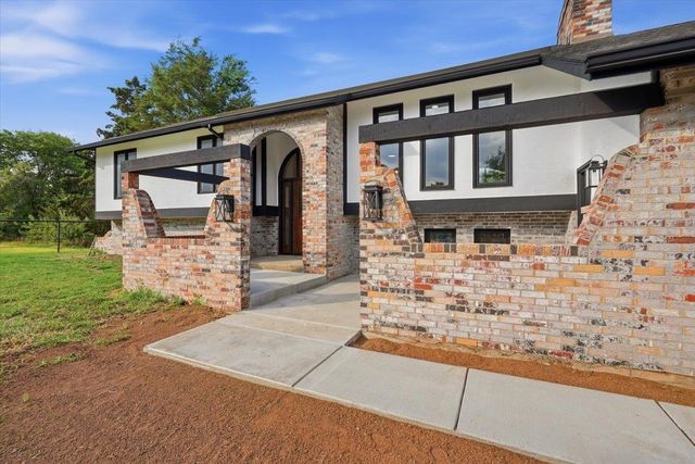 11 Pony Meadows Dr, Wichita, KS 67232