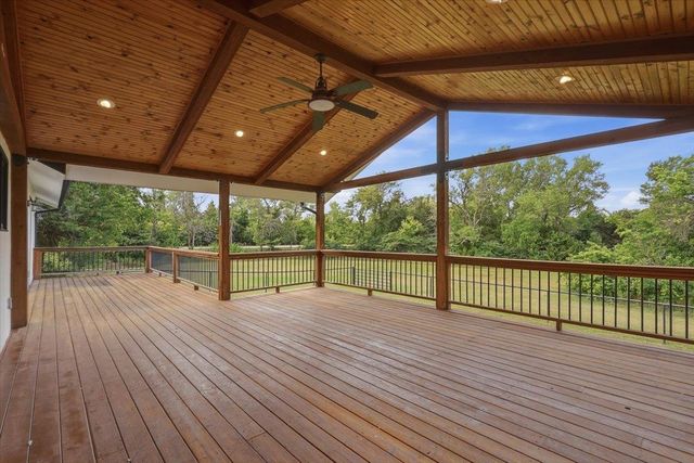 11 Pony Meadows Dr, Wichita, KS 67232
