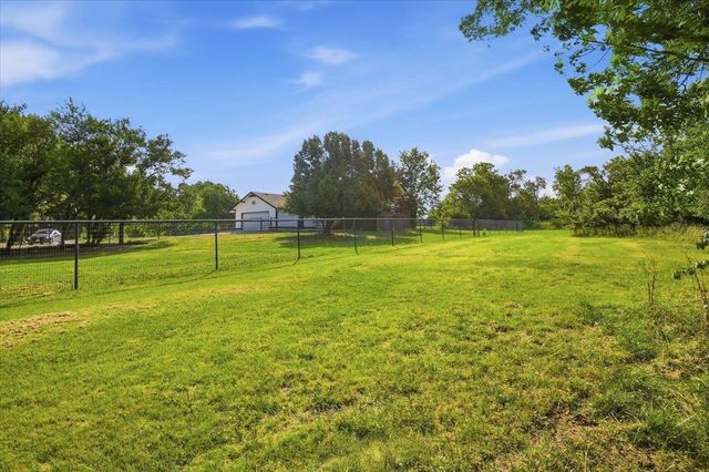 11 Pony Meadows Dr, Wichita, KS 67232