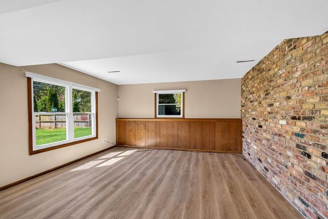 5755 Pembroke Drive, Fitchburg, WI 53711