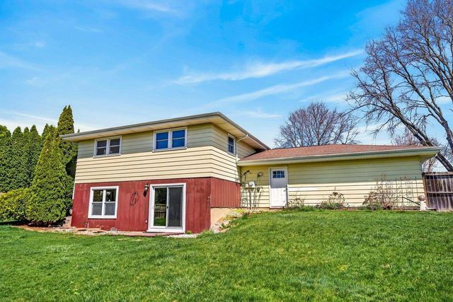 5755 Pembroke Drive, Fitchburg, WI 53711