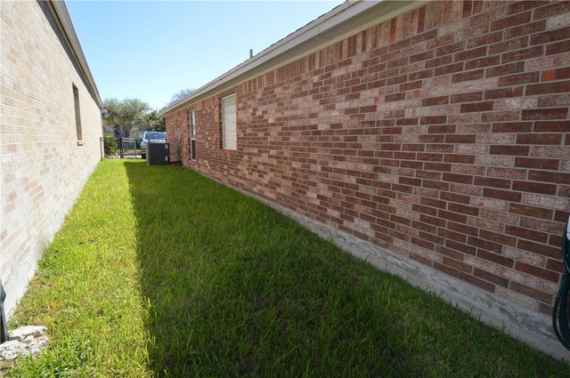 6206 Garden Ct, Corpus Christi, TX 78414