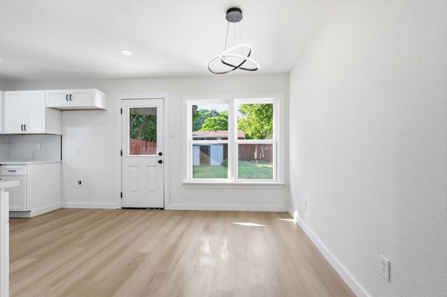 2109 Hedgerow Street, Arlington, TX 76010
