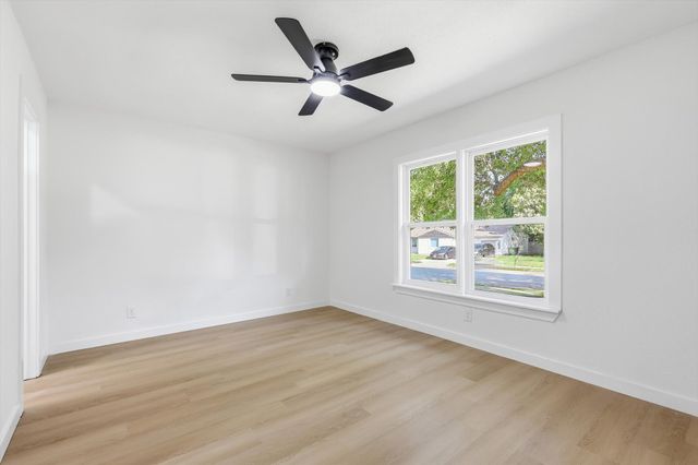 2109 Hedgerow Street, Arlington, TX 76010