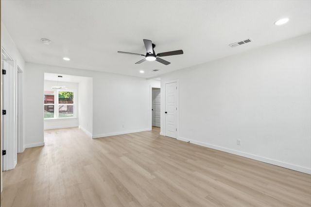 2109 Hedgerow Street, Arlington, TX 76010