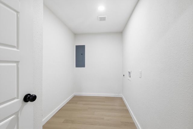 2109 Hedgerow Street, Arlington, TX 76010