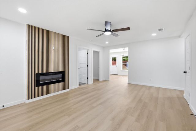 2109 Hedgerow Street, Arlington, TX 76010