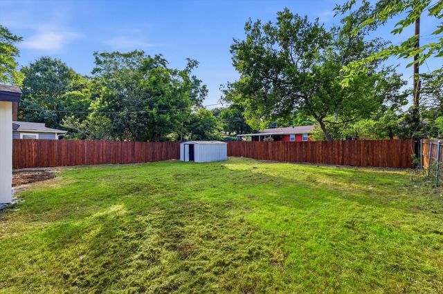 2109 Hedgerow Street, Arlington, TX 76010