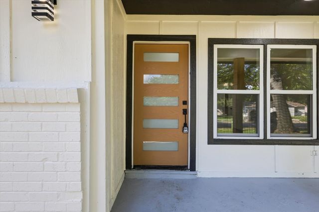 2109 Hedgerow Street, Arlington, TX 76010