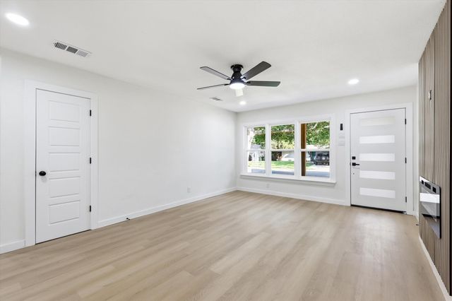 2109 Hedgerow Street, Arlington, TX 76010