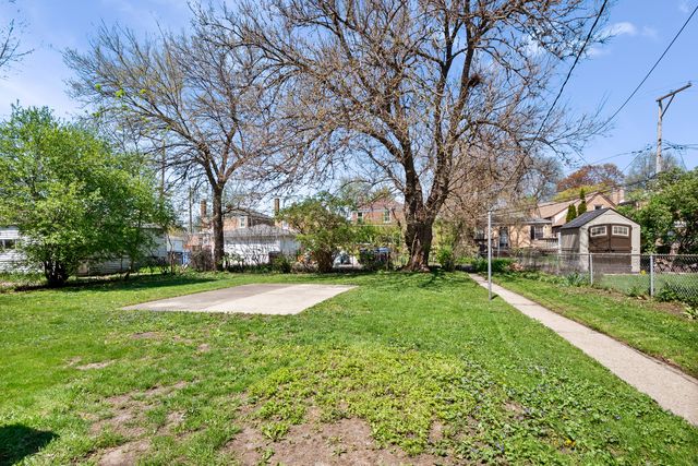 2734 W Fargo Avenue, Chicago, IL 60645