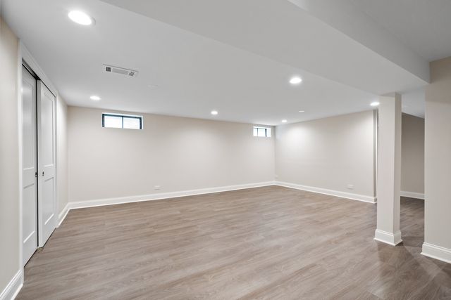 2734 W Fargo Avenue, Chicago, IL 60645