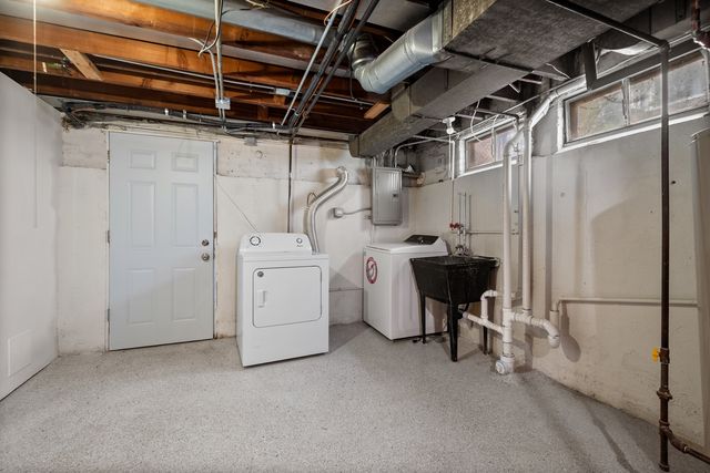 2734 W Fargo Avenue, Chicago, IL 60645
