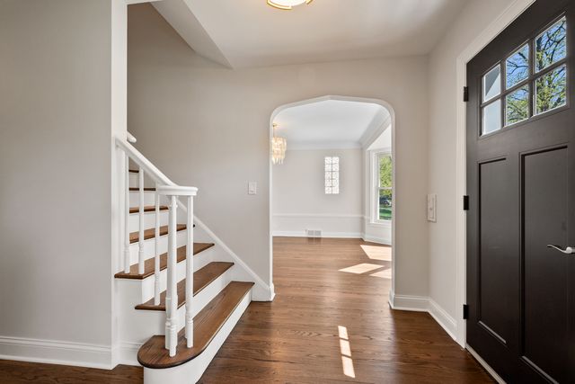 2734 W Fargo Avenue, Chicago, IL 60645